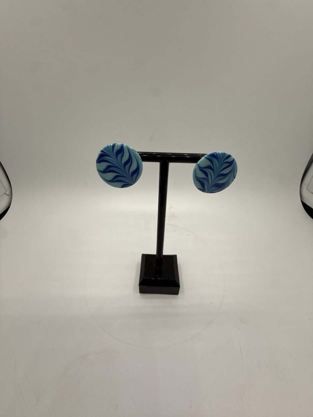Unbranded Blue and White Marbled Round Resin Stud Earrings Blue White